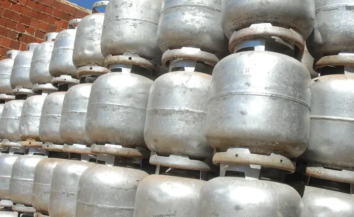 Programa  Auxílio Gás paga R$ 108 a mais de 5 milhões de famílias Programa  Auxílio Gás paga R$ 108 a mais de 5 milhões de famílias