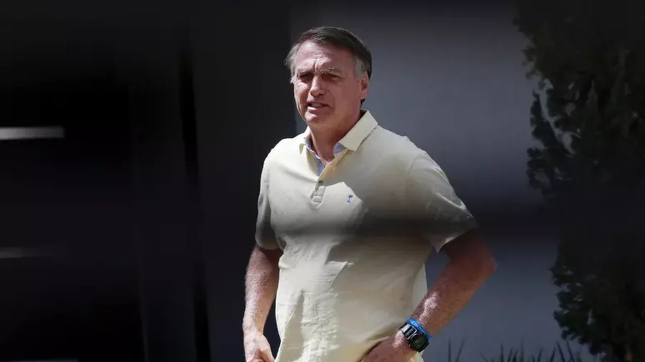 Moraes autoriza Bolsonaro a fazer procedimento médico em 14/9