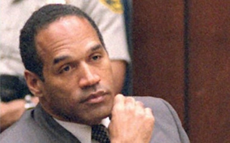 Casa, revistas pornôs e até preservativos de O.J. Simpson serão leiloados pra pagar dívidas