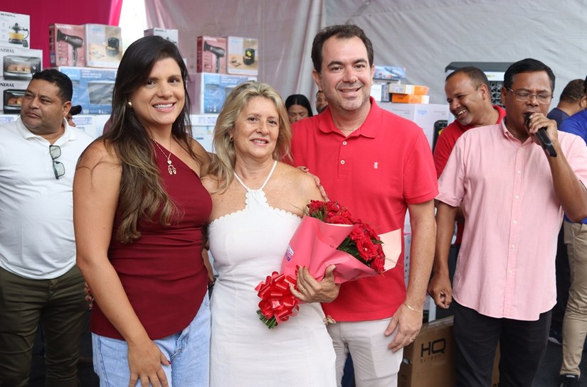 Festa das Mães emociona e reúne multidão em Novo Lino com show de prêmios promovido pela prefeita Marcela Gomes