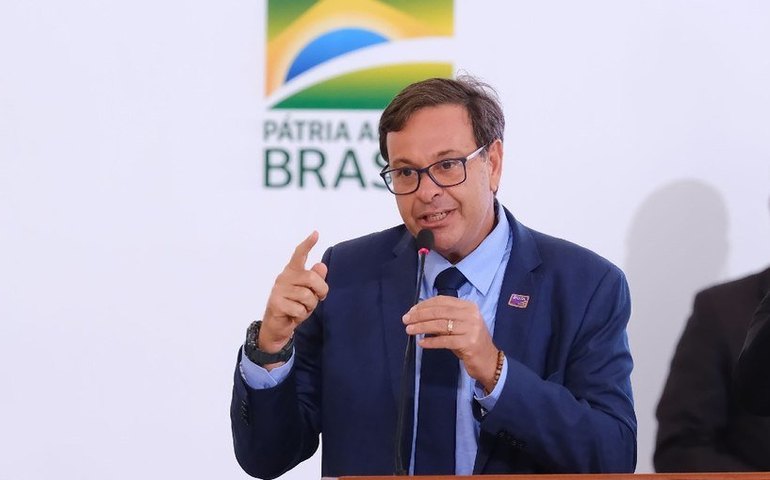 Ministro do Turismo testa positivo para covid-19