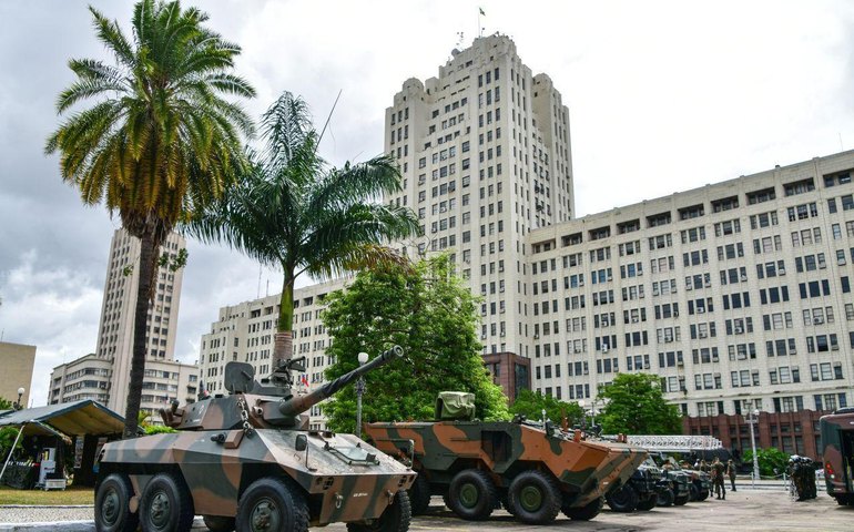 Exército investiga festa com funk e bebida em quartel e pode punir militares
