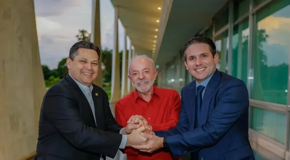 Lula se reúne com os presidentes do Senado, Davi Alcolumbre, e da Câmara, Hugo Motta, após vencer a eleição presidencial. - Foto: Ricardo Stuckert/PR