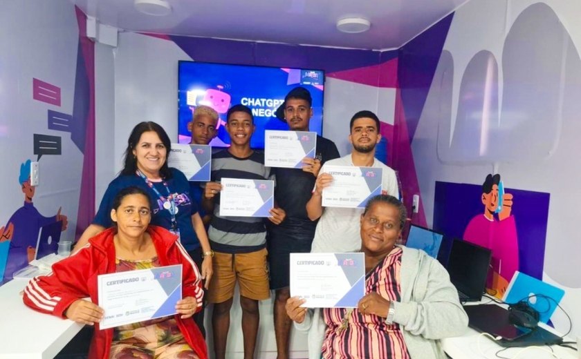 Caminhões do Tech Massa levam oficinas de tecnologia e empreendedorismo ao Jacintinho