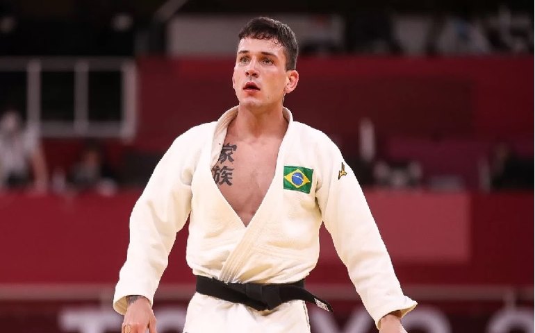 Daniel Cargnin supera judoca usbeque por punições e é campeão do World Masters