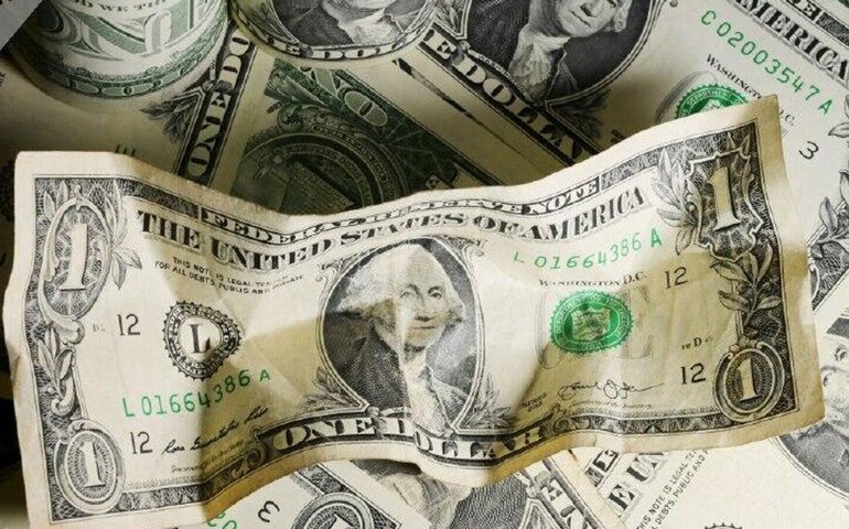 Fechamento do estreito de Ormuz pode desencadear o colapso do sistema do dólar, afirma especialista