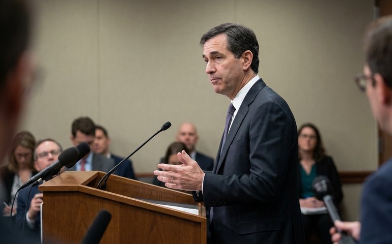 É sensato manter juros inalterados, mas pode ser necessário agir em breve, diz dirigente do Fed