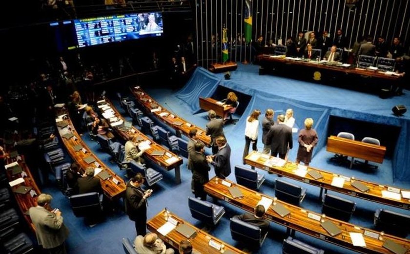 Câmara aprova redução da idade mínima para governador, deputado e senador