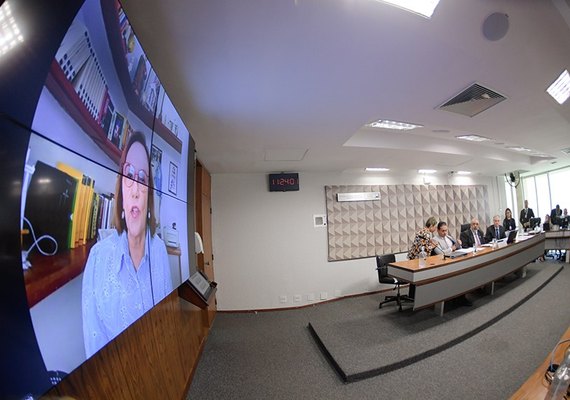 Comissão aprova 30% de vagas para mulheres no Poder Legislativo
