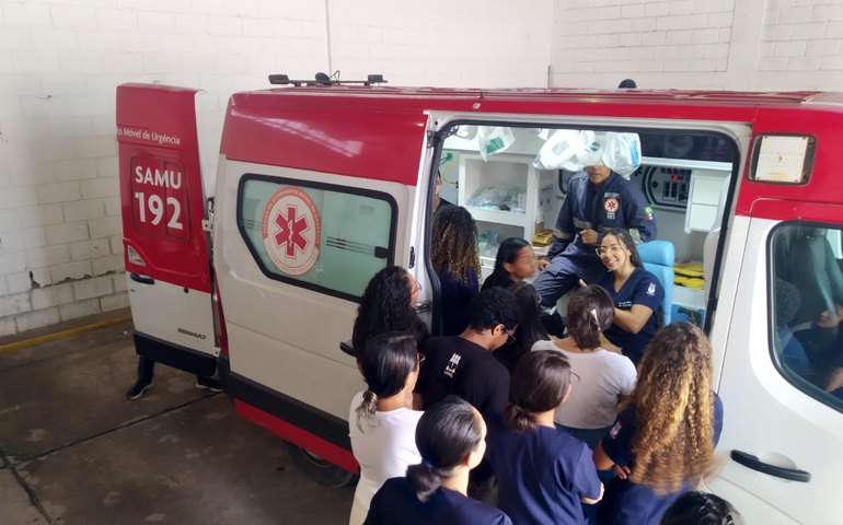 Samu Maceió recebe visita técnica de acadêmicos de enfermagem da Ufal