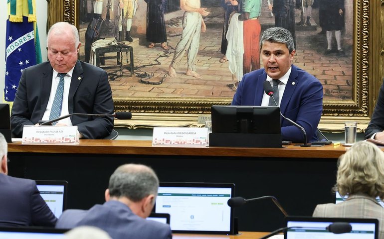 Pedido de vista adia votação de parecer sobre mandato de Zambelli