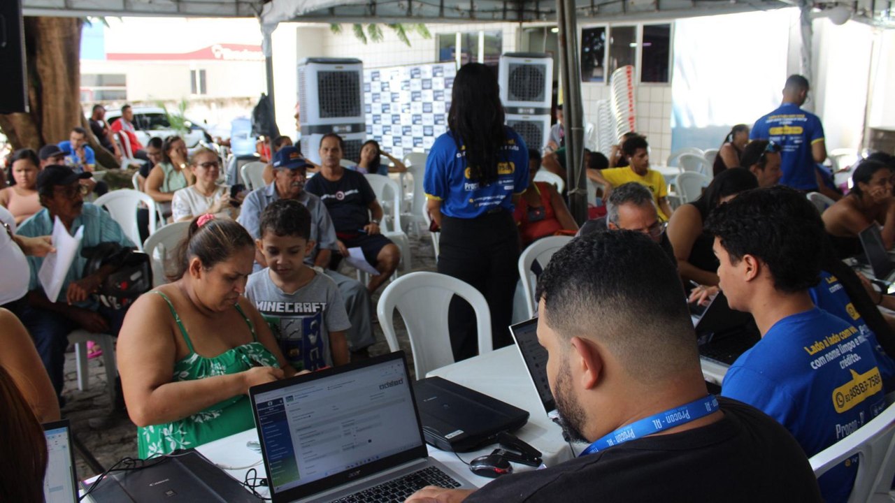 Procon na Rua leva atendimento e orientação a consumidores de Santa Luzia do Norte