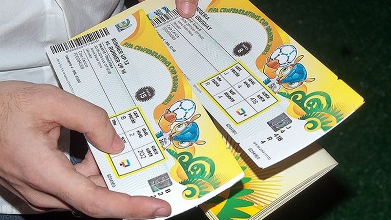 Estudante é preso por vender ingressos da final da Copa por R$ 9 mil