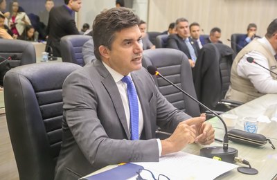 Rui alerta gestão municipal sobre risco de perder mais de 700 moradias populares