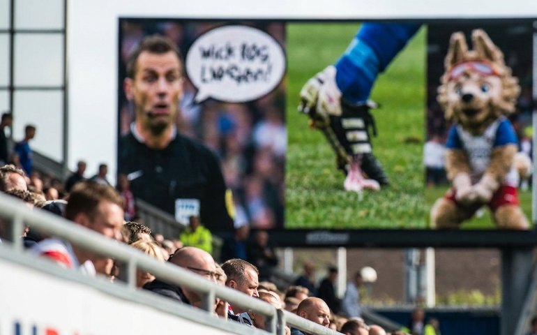 Inglês de árbitro, chiclete em campo e Labubu: veja os primeiros memes da Copa