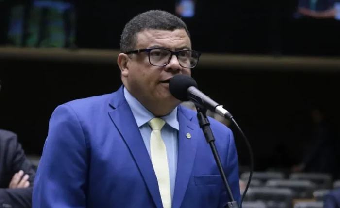 O deputado federal Luciano Alves (PSD-PR) foi flagrado em uma confusão com uma garota de programa no Lago Sul, em Brasília