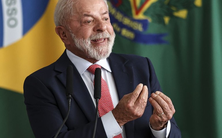 Lula: democracia é obra em construção e deve ser zelada e defendida