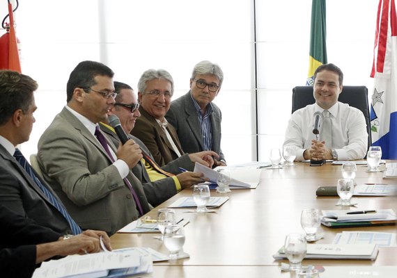 Governador se reúne com 23 dirigentes de órgãos e defende redução de despesas