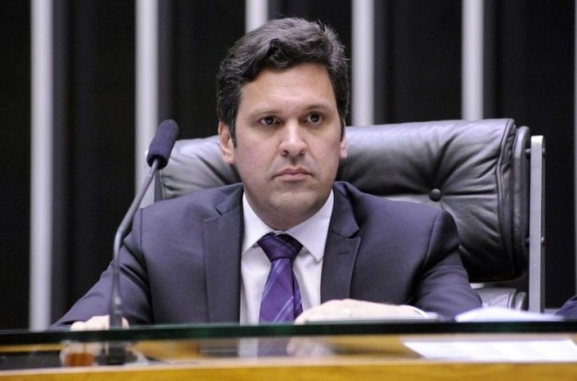 Marx Beltrão defende pleitos de taxistas, motoristas de Uber e de Vans que fazem transporte intermunicipal