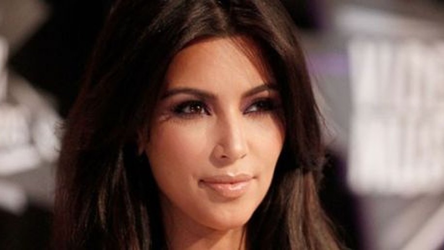 Homem misterioso quer ter direitos sobre vídeo de sexo de Kim Kardashian