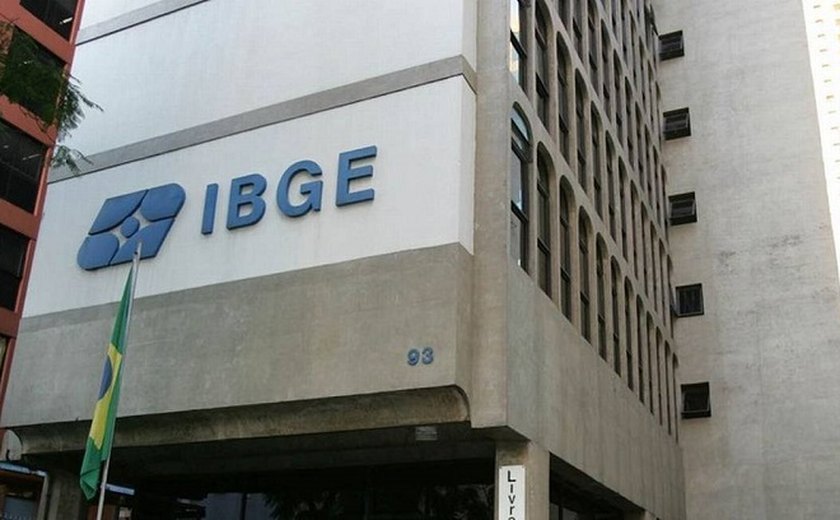 Indústria acumula perda de 4,4% em três meses de quedas, diz IBGE