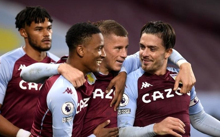 Liverpool sofre, mas derrota Aston Villa fora e reage no Campeonato Inglês