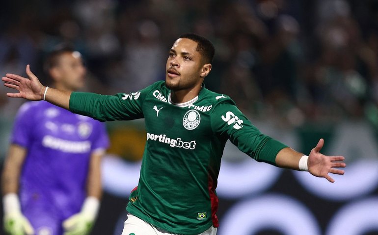 Palmeiras vence Fluminense e segue líder do Brasileirão