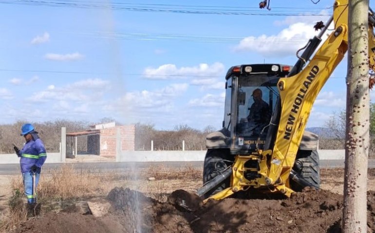 Operações de combate à perda de água encontram desvios de 140 mil litros de água por dia no interior de Alagoas