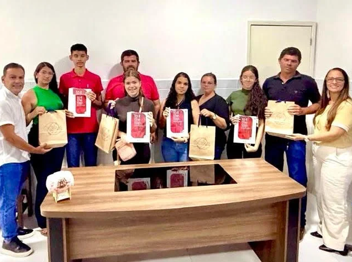 Curso de Inglês amplia horizontes e prepara estudantes de São Sebastião para experiências internacionais