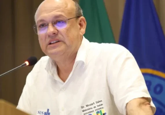 Secretário que teve visto revogado pelos EUA diz que sanção é 'injusta' e defende Mais Médicos