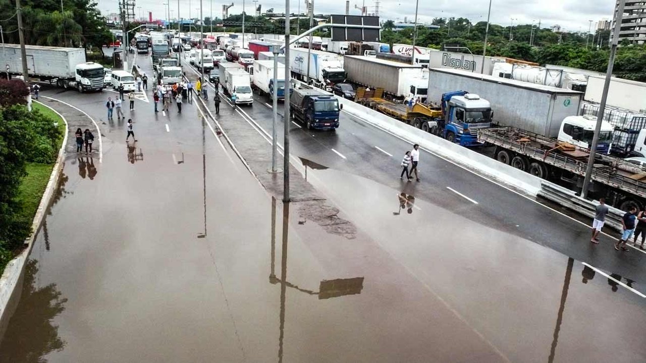 Prefeitura de SP deixa de gastar R$ 2,7 bilhões em obras anticheia