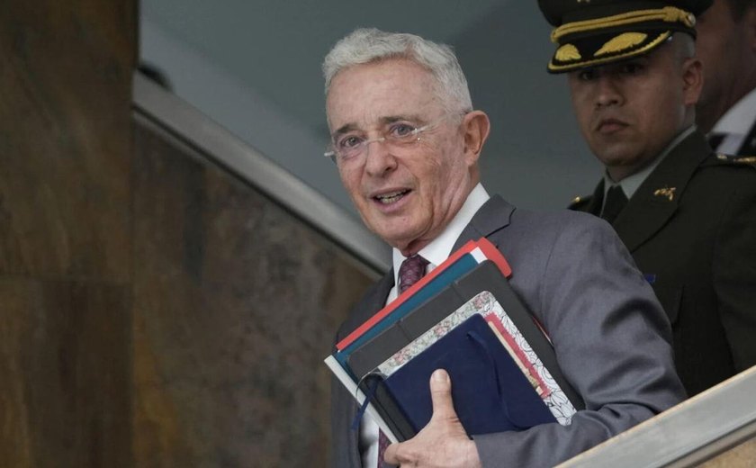 Tribunal colombiano anula prisão domiciliar do ex-presidente Álvaro Uribe
