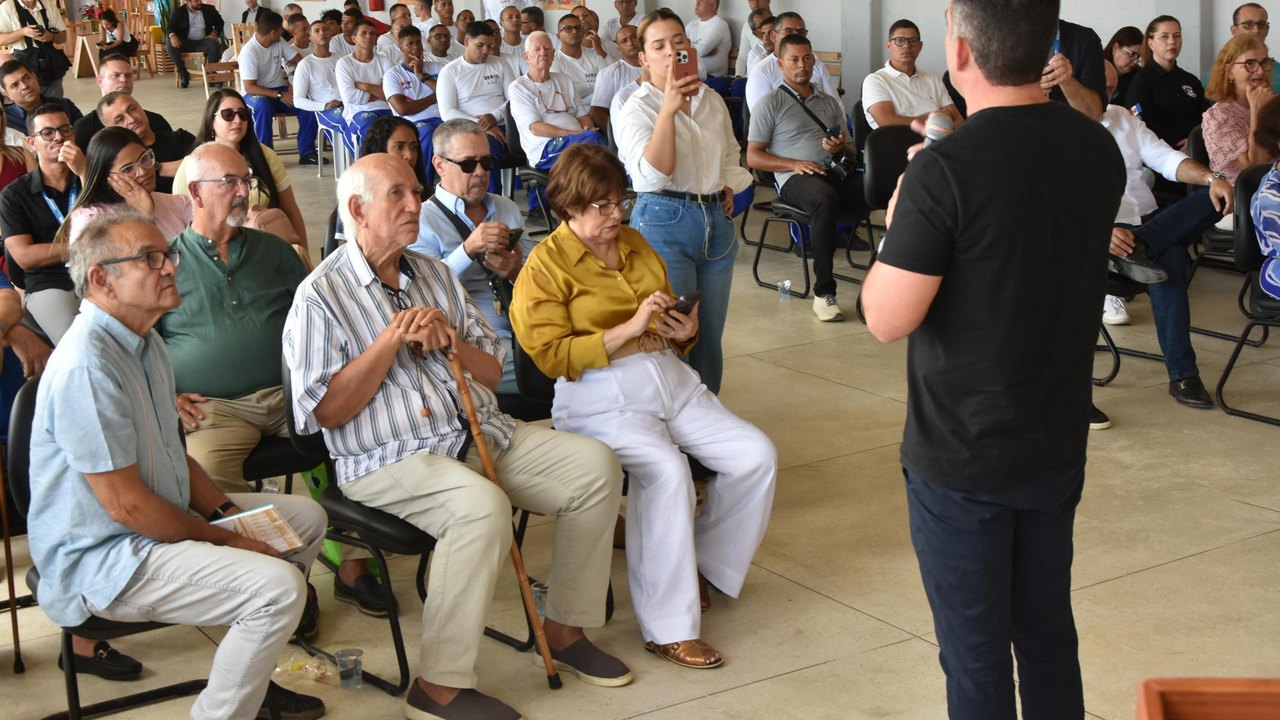 Governador prestigia evento no sistema prisional e conhece projetos de ressocialização da Seris