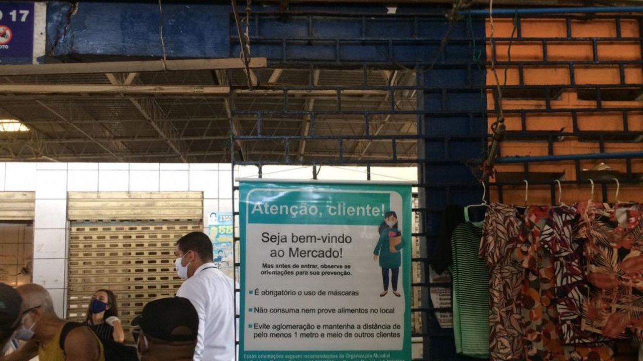 Mercados e feiras livres recebem cartazes com orientações sobre covid-19