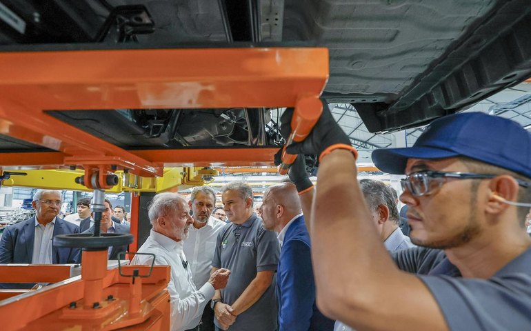 Lula: queda da pobreza está ligada à menor inflação e maiores salários