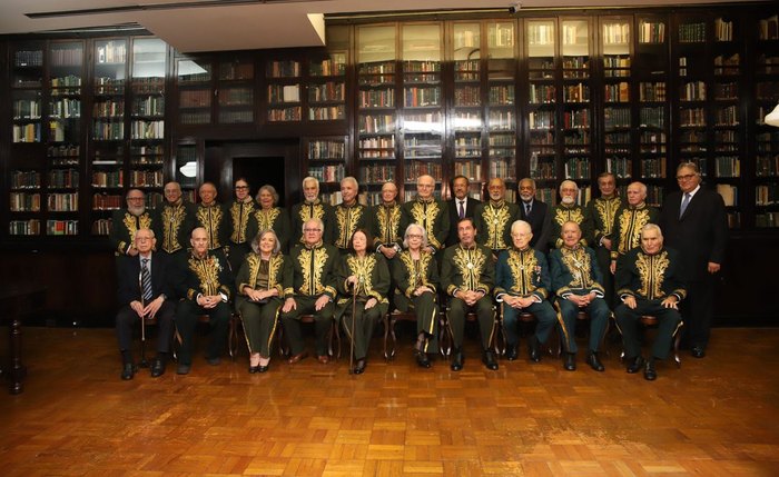 Fernanda Montenegro, considerada uma das damas do teatro nacional, tomou posse na Academia Brasileira de Letras Fernanda Montenegro, considerada uma das damas do teatro nacional, tomou posse na Academia Brasileira de Letras