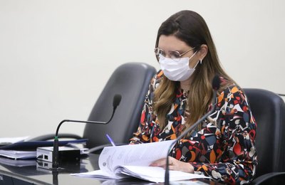 Aprovada emenda que prioriza uso de recursos federais em Programa Conecta Professor