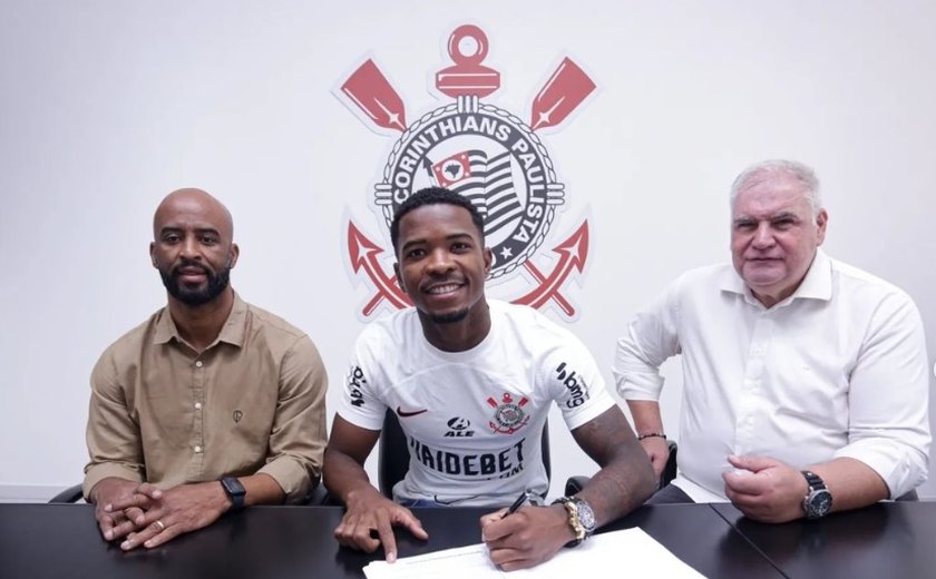 Corinthians reforça a defesa e anuncia a contratação por empréstimo do zagueiro Cacá