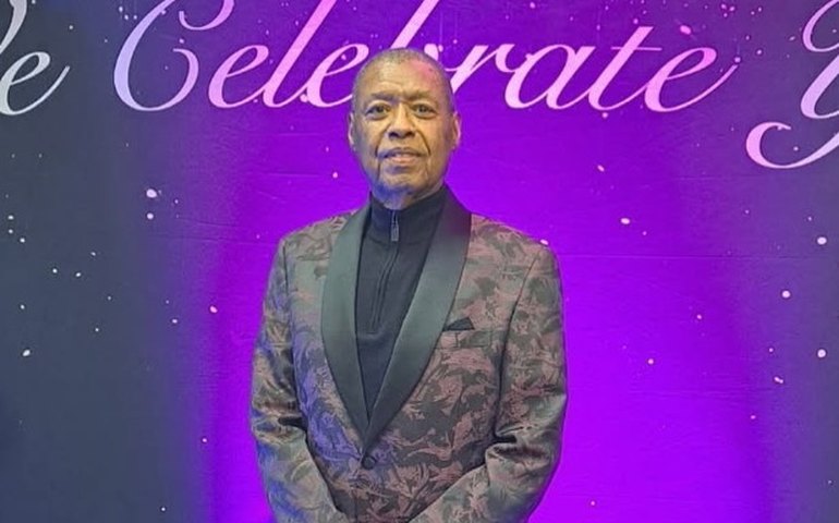 Morre Ron Kenoly, cantor gospel americano, aos 81 anos