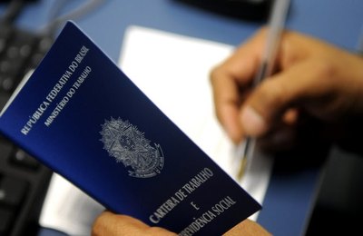 Desemprego de fevereiro a abril cai para 8,5%, menor taxa desde 2015