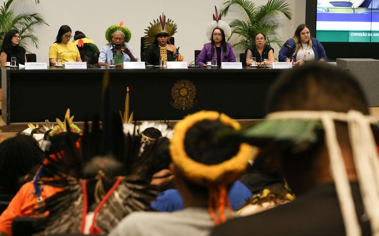 Líderes indígenas se unem contra projetos no Congresso