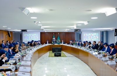 Lula defende soberania, negociação e multilateralismo em reunião ministerial