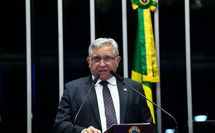 Izalci diz que aumento de tributos sobre venda de imóveis é 'tiro no pé'
