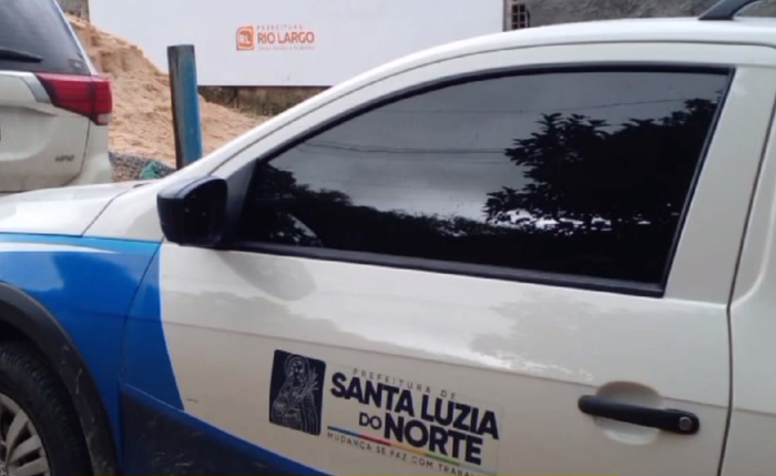 Carro foi flagrado prestando serviço para outra prefeitura