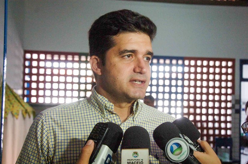 Nesta quinta: prefeito vistoria obras em residencial e na Eco Via Norte