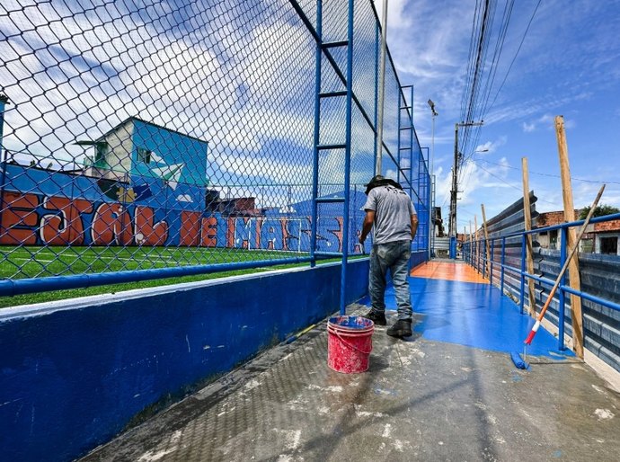 Brota na Grota constrói quadra de futebol society na Vila Brejal