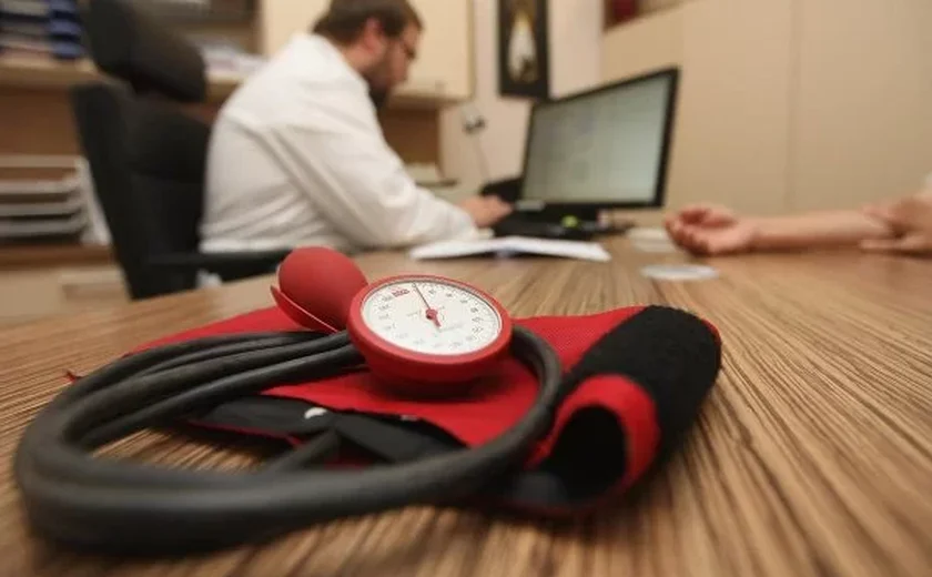 Crise nos planos de saúde irá se estender por 2023 e preços vão subir