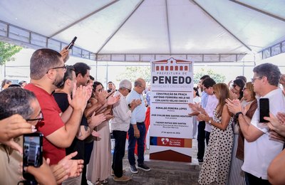 Prefeito Ronaldo Lopes revitaliza espaço público e homenageia enfermeiro penedense Antônio Melo