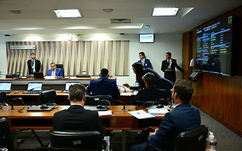 Ministros são convocados para explicar critério de seleção para medicina na UFPE