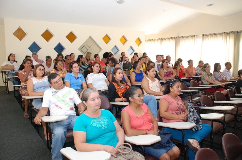 Nutricionistas da SEMED de São Miguel treinam gestores e merendeiras